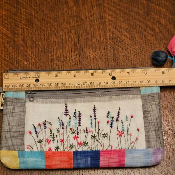 Traditional Korean Embroidered Ramie Moshi Wildflower Makeup Bag. Hand Made. - Picture 4 of 5